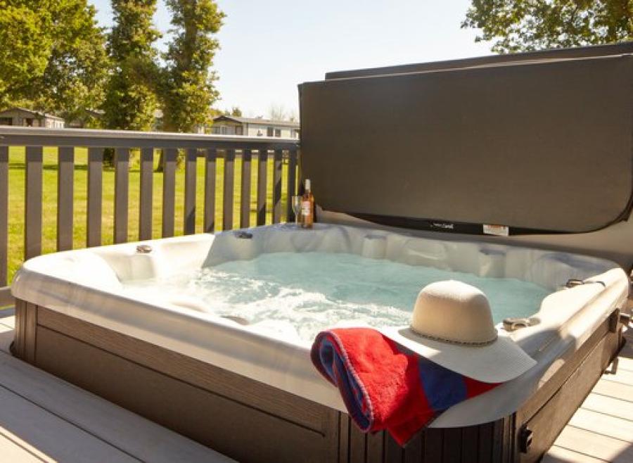 hot tub lodge holidays on the isle of wight