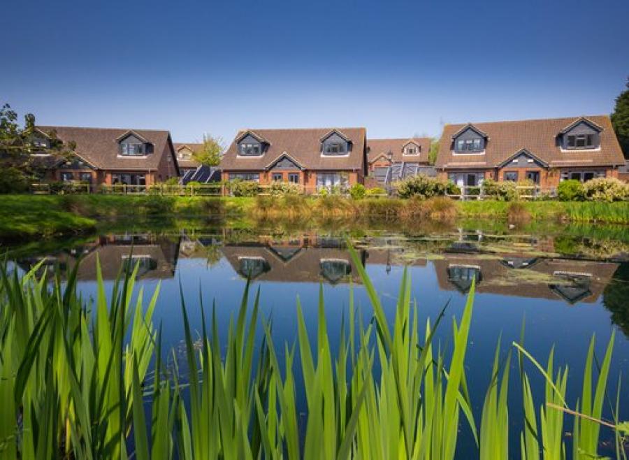 lodges by the lakes on the isle of Wight