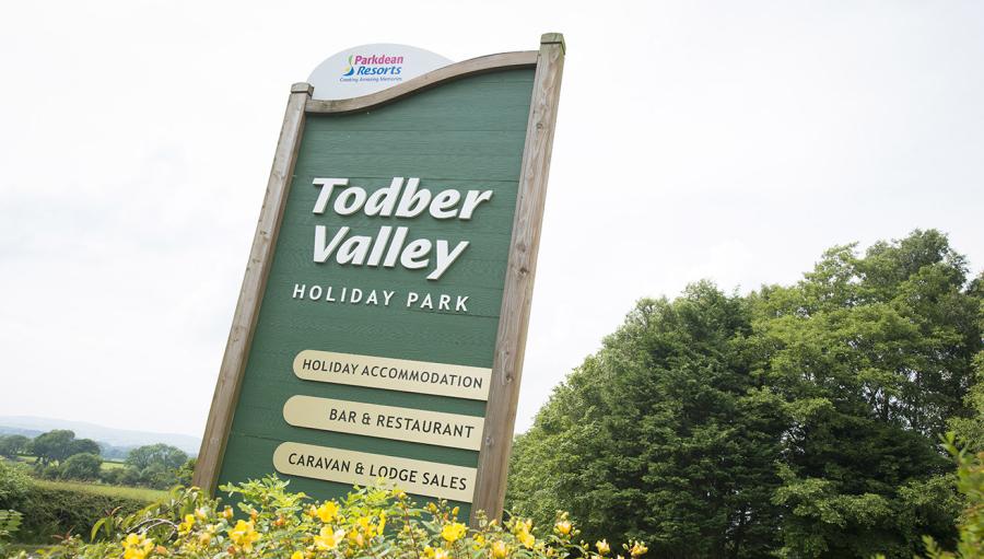 enterance to Todber Valley Holiday Park