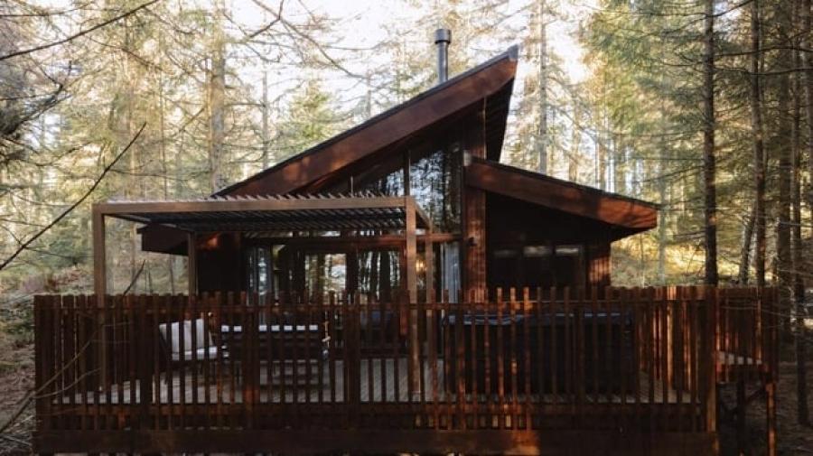 luxury log cabins with hot tubs at Glentress Forest in the scottish borders