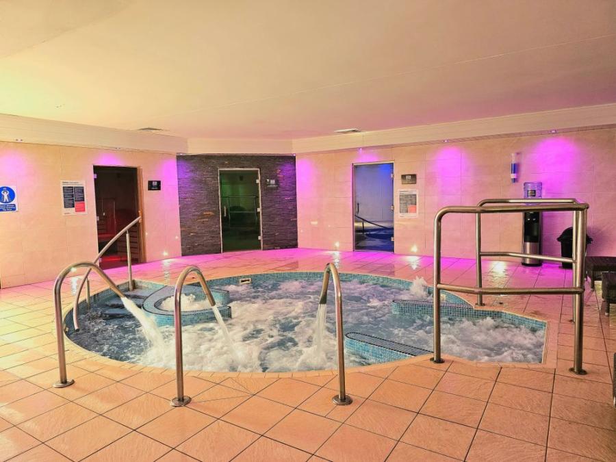 the large jet pool at Brynteg Holiday Park