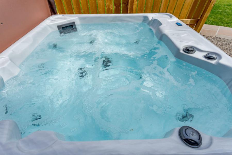 luxury lodges with hot tubs in Nottinghamshire