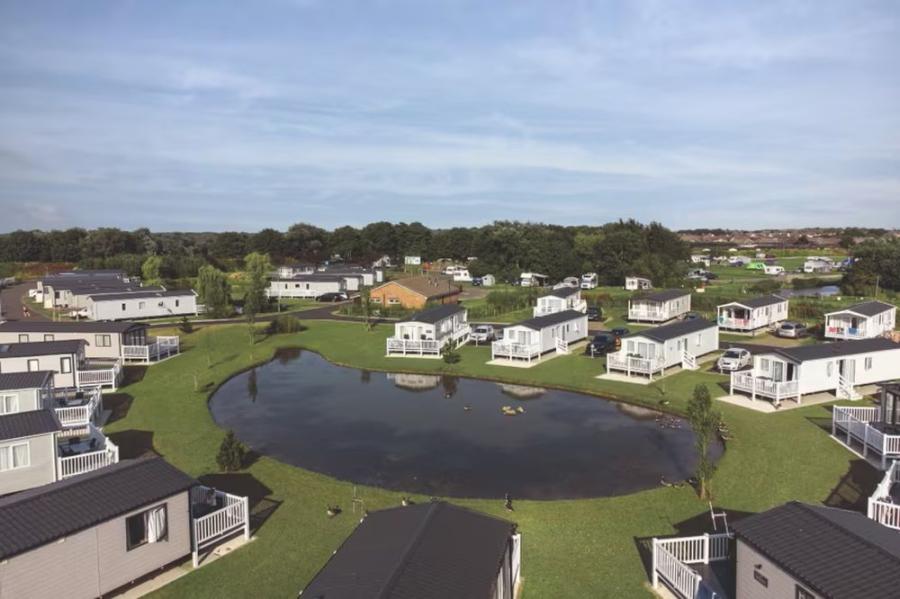 static caravan holidays at Golden Sands Holiday Park Lincolnshire with fishing lake
