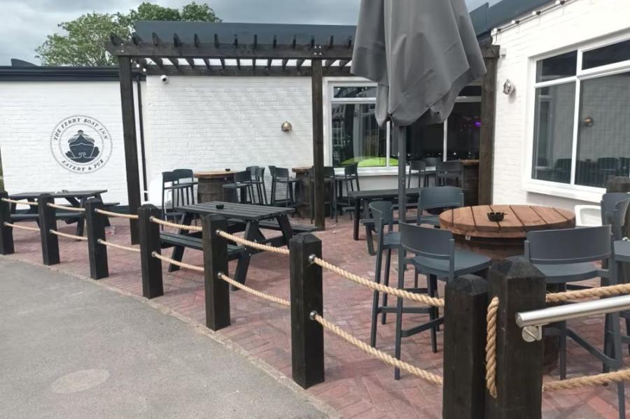 dining outside at Golden Sands Holiday Park Lincolnshire