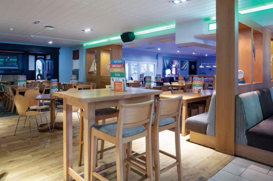the entertainment venue at Lydstep Beach Holiday Park