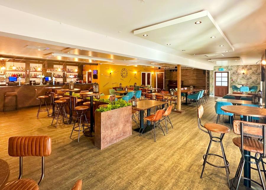 bar and restaurant at calloose holiday park 