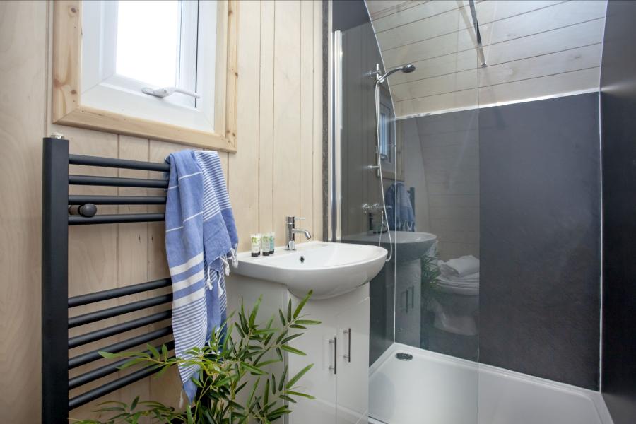 modern shower cathedral view glamping pods, somerset