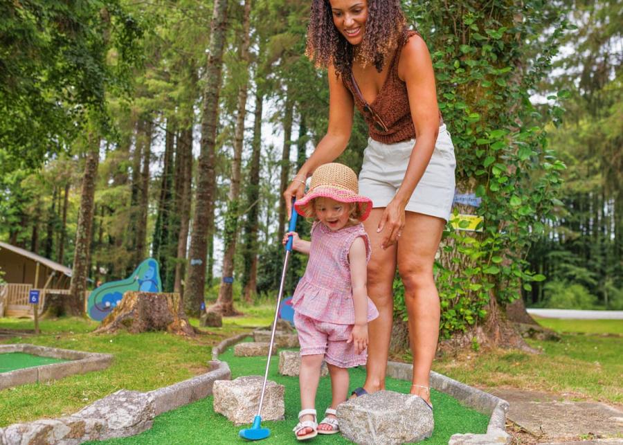 crazy golf at cornish meadows holiday park