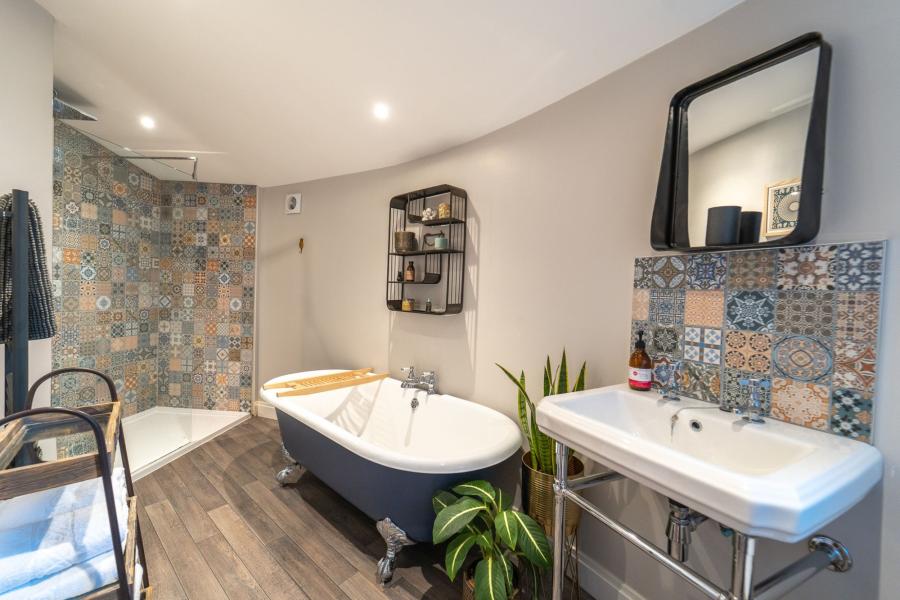 contempory bathroom, east thorne, north cornwall