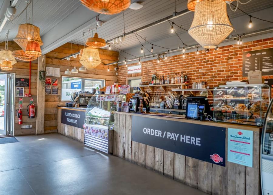 bar and cafe at Finlake Resort & Spa