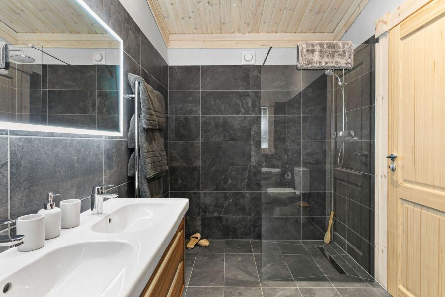 large walk in shower luxury lodges, north devon 