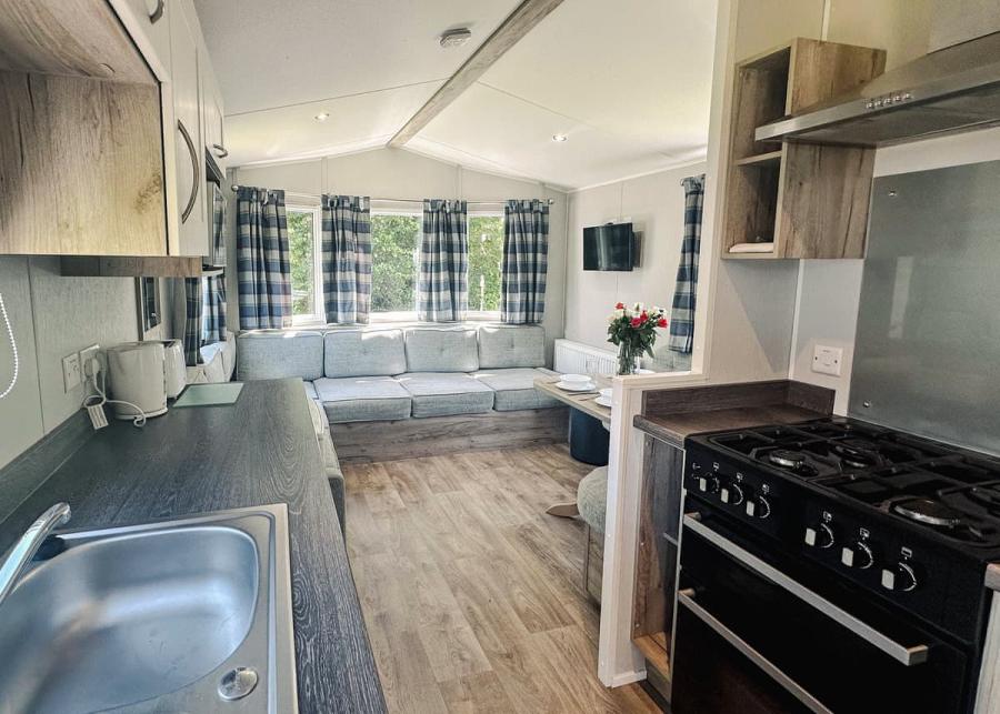 static caravan breaks at hendra