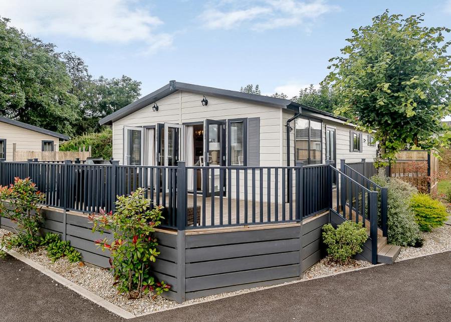 luxury lodges at Hornbeam Country Park in Dunkeswell Devon