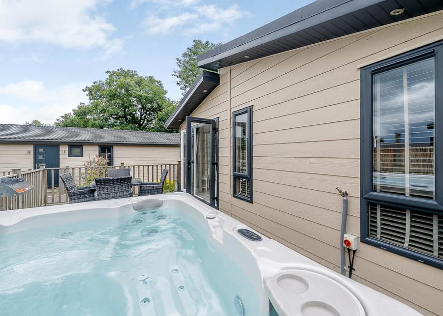 lodges with hot tubs in east Devon near Honiton