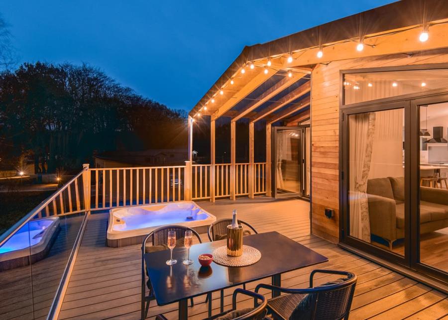 Lakeview Manor Lodges with hot tubs in Devon for fishing holidays