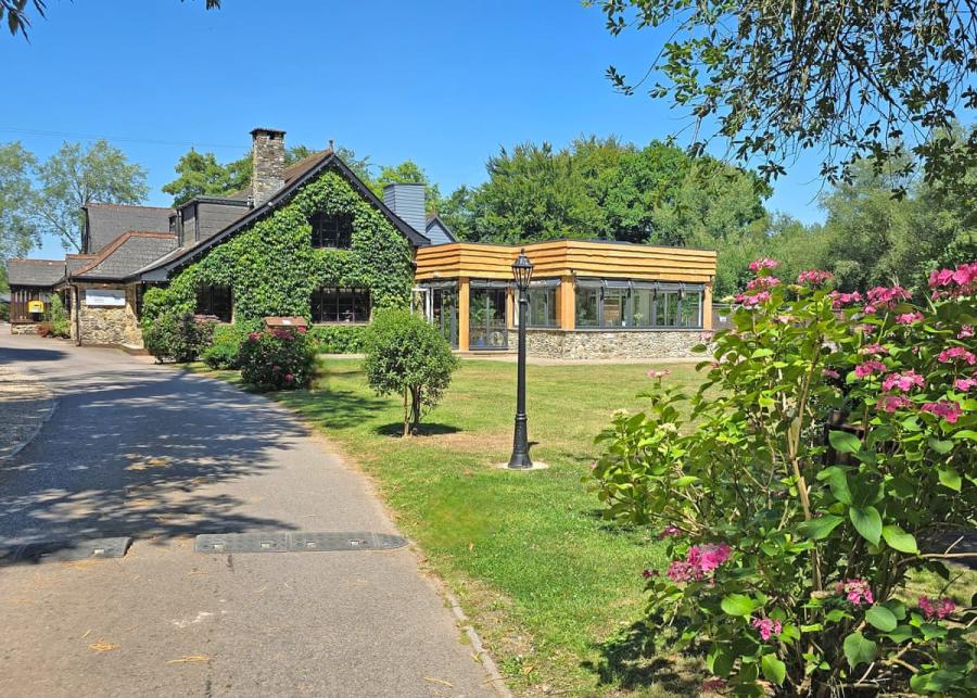 luxury fishing holidays in Devon at Lakeview Manor Lodges