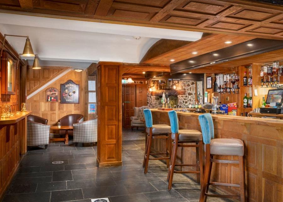 the bar at Lakeview Manor Lodges