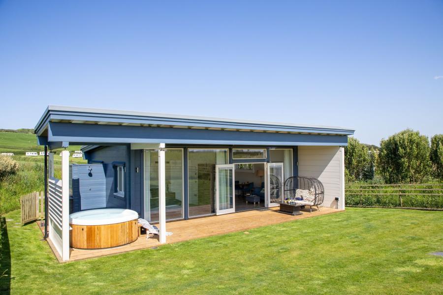 luxury one bedroom lodge, march end lodges, georgeham, devon 