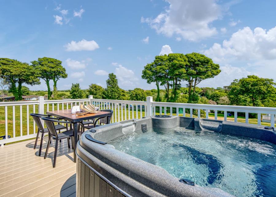 hot tub getaways cornwall near st austell