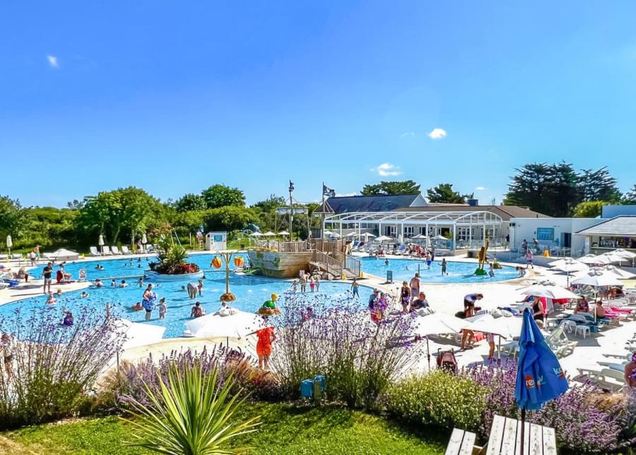 swimming pool at monkey tree holiday park newquay