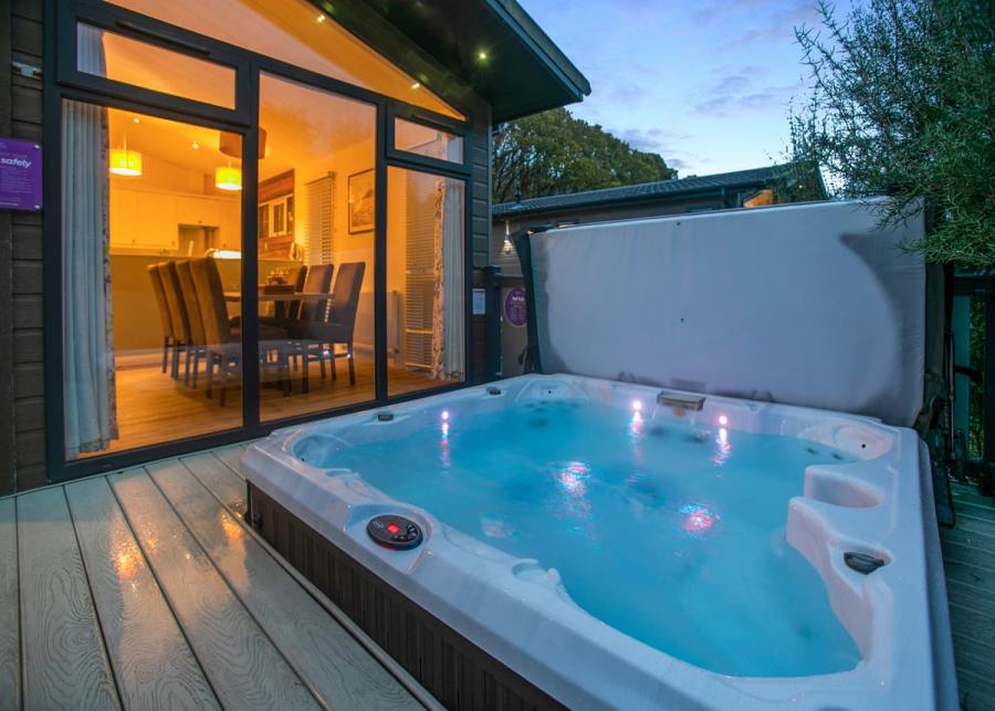 luxury lodge hot tub breaks cornwall