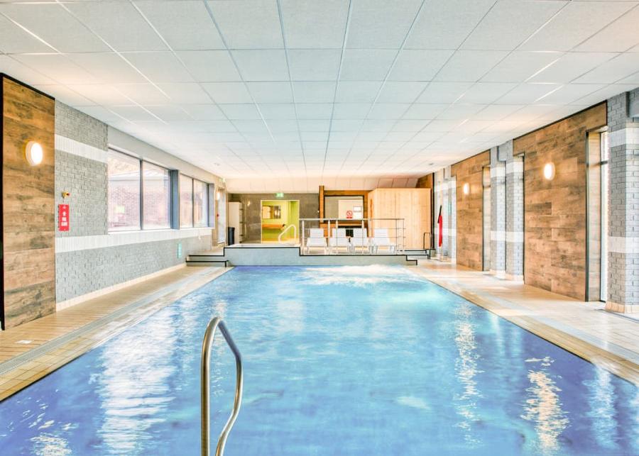 the indoor swimming pool at Newlands Holiday Park