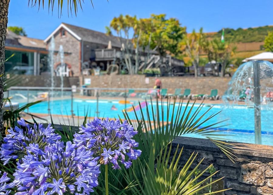 the outdoor pool at Primley Meadow Holiday Park