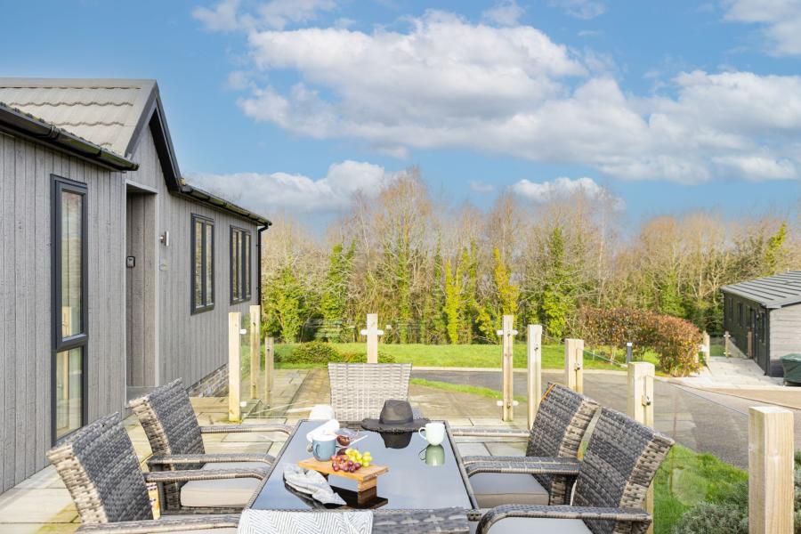 luxury lodges at roadford lake in lifton