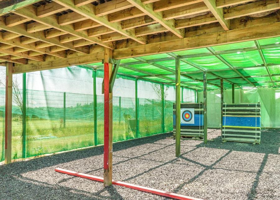 archery at sandymouth holiday resort in cornwall