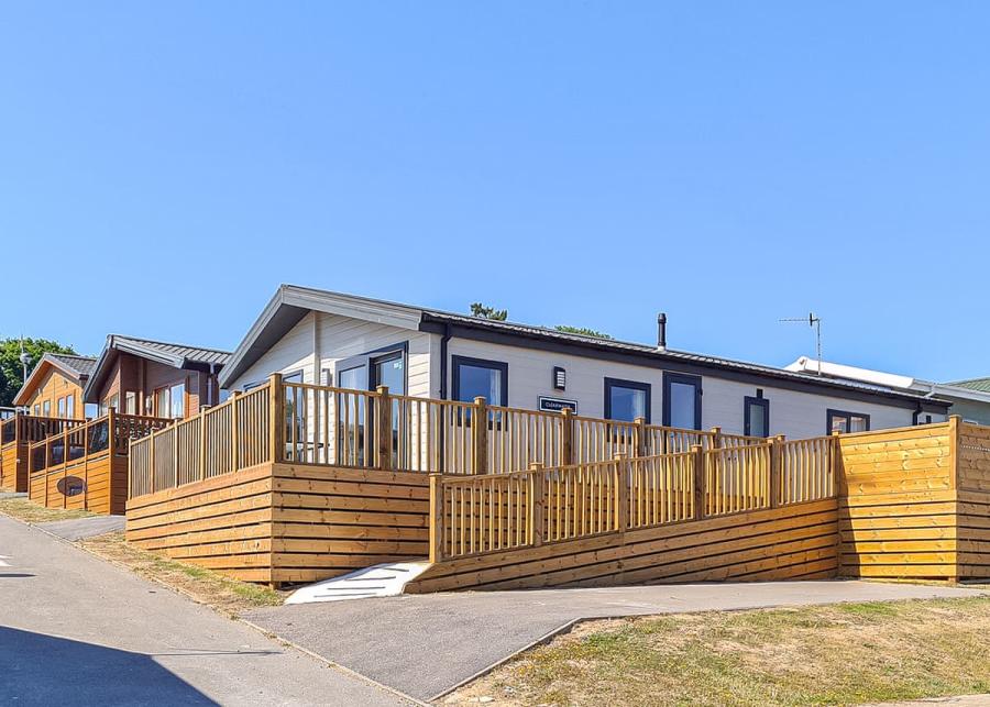 holiday lodges with private outdoor area