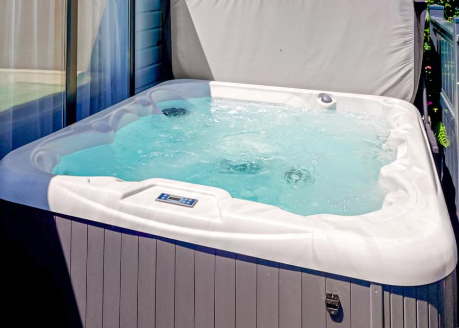 private hot tub at trelay holiday park cornwall near looe