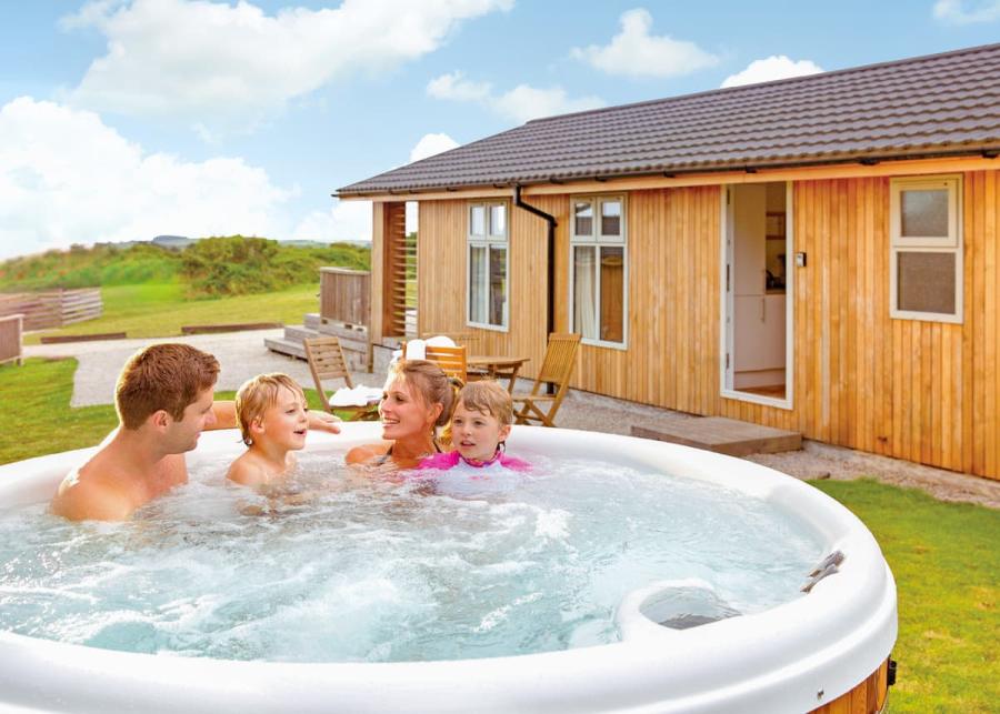 private hot tubs at caddy's corner lodges in cornwall