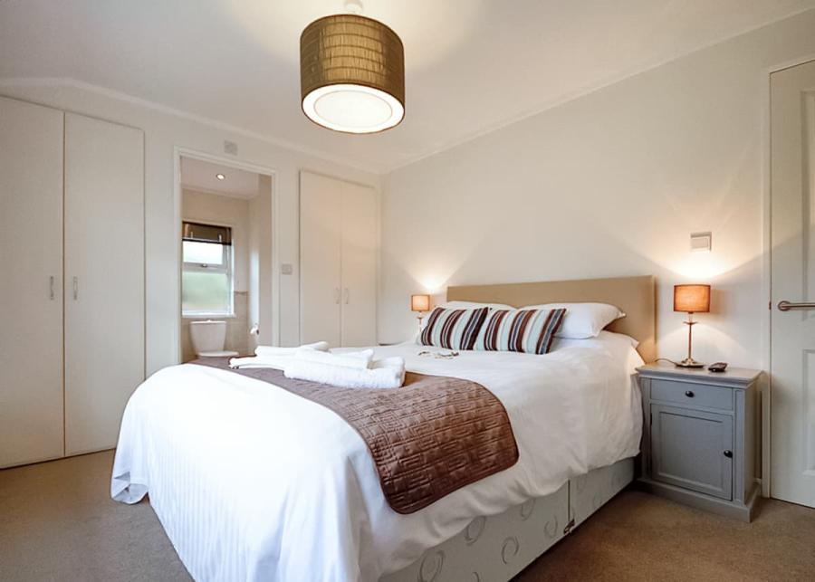 double bed at caddy's corner cornwall