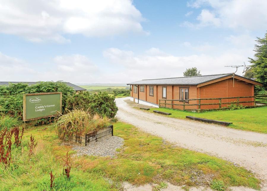 lodge holidays at caddy's corner lodges near redruth