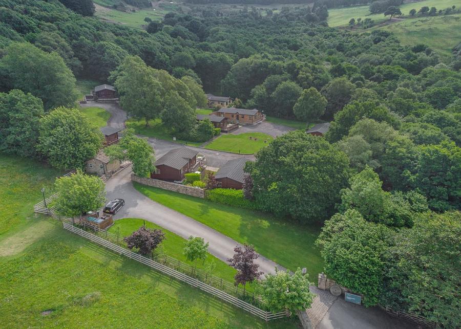 charlesworth lodge holiday park country setting in glossop