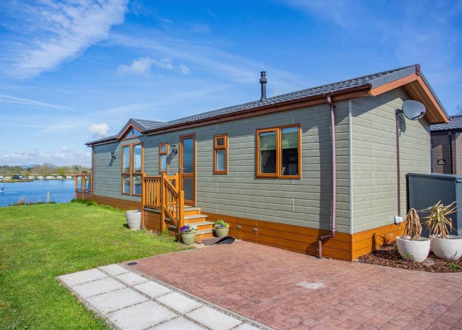 lodge holidays at croft farm water park gloucestershire