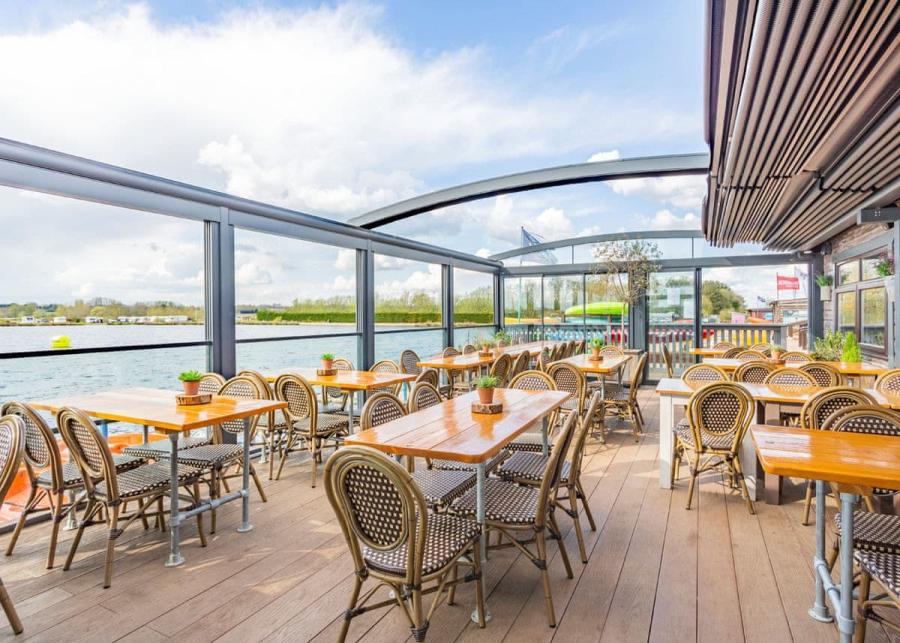 outdoor dining at croft farm water park in gloucestershire