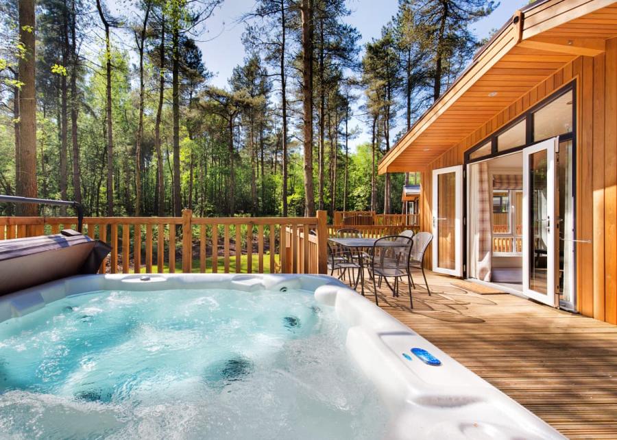 private hot tub at darwins forest lodge park in derbyshire