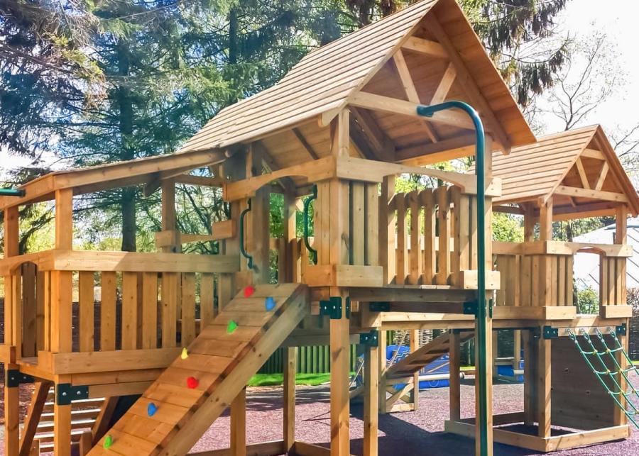 play park at darwins forest lodge park 