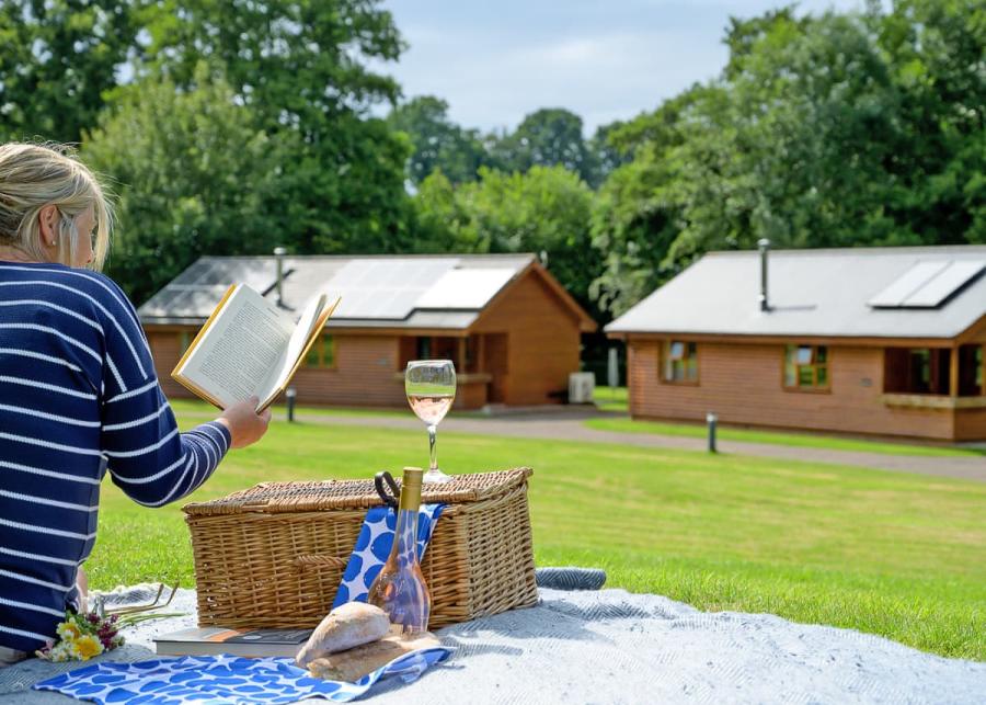 luxury lodge breaks at ford farm lodge park in gloucestershire