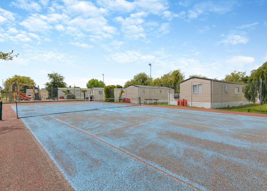 tennis at foxhunter holiday park 