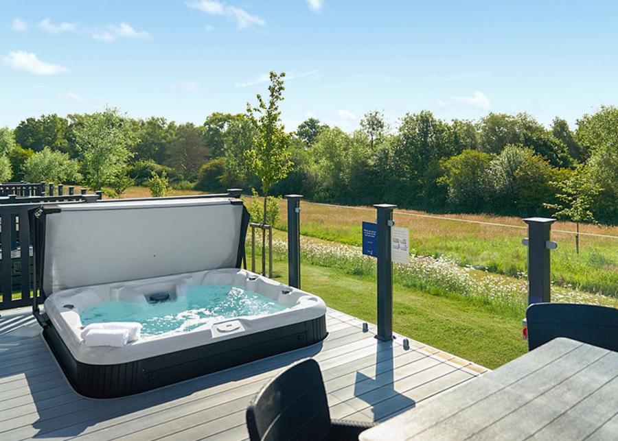 private hot tub breaks at green hill farm holiday village in hampshire