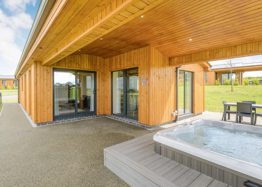 hot tub at knights lodges park