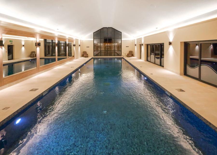 indoor swimming pool at knights lodges in burton-on-trent 