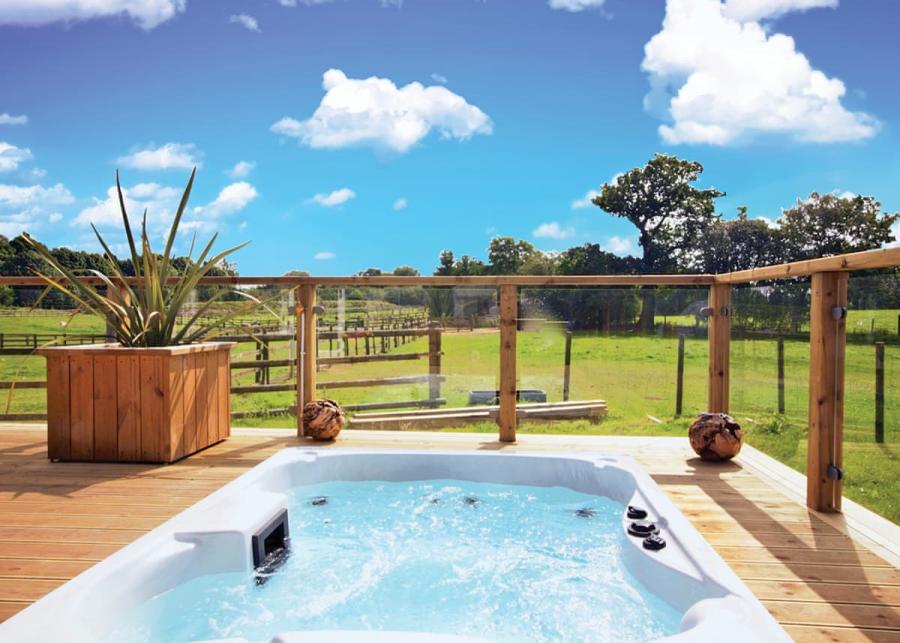luxury lodge holidays at laderal retreat lodges in cheshire