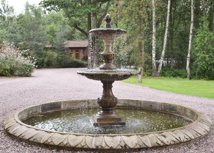 fountain at laderal retreat lodges