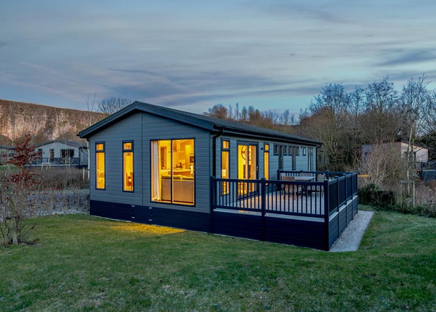 private decking area at rivendale lodge retreat 