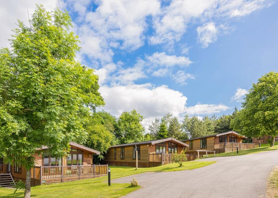 luxury lodge breaks near ashbourne at sandybrook lodge holiday park