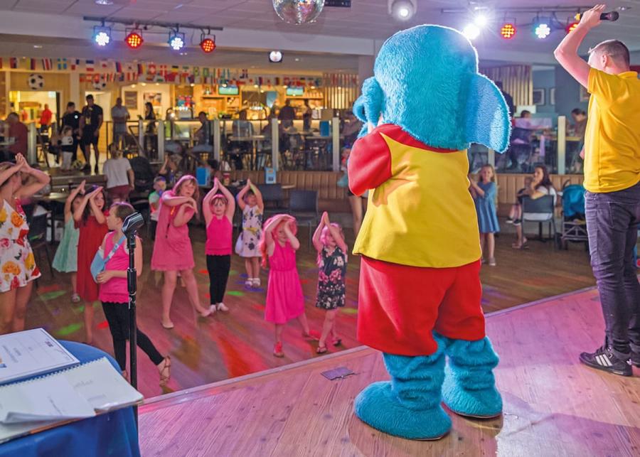 tencreek holiday park entertainment