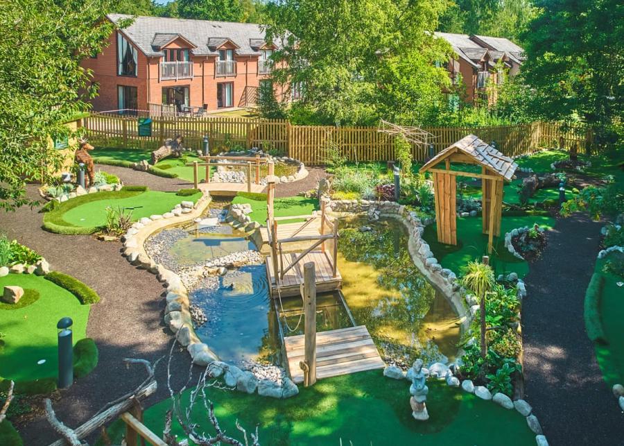 mini golf at whitemead forest park